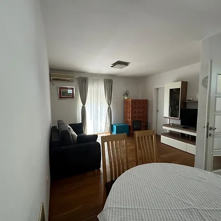 One Bedroom Apartment With Terrace Near Sea - Angela'S Apartments Zadar Exterior foto