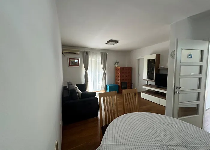 One Bedroom Apartment With Terrace Near Sea - Angela\'S Apartments