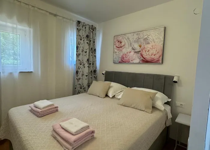 One Bedroom Apartment With Terrace Near Sea - Angela\'S Apartments
