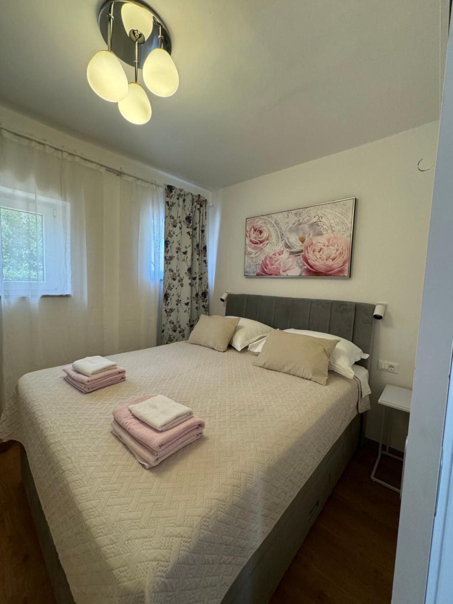 One Bedroom With Terrace Near Sea - Angela's Apartament
